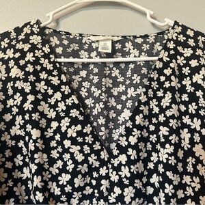 H&M Black and White Floral crop top with  tie‎ front and cinches elastic back